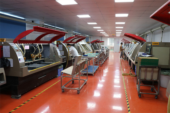 Goede prijs. Raad Gleen Soldermask Witte Silkscreen van aluminium Multilayer FR4 PCB online